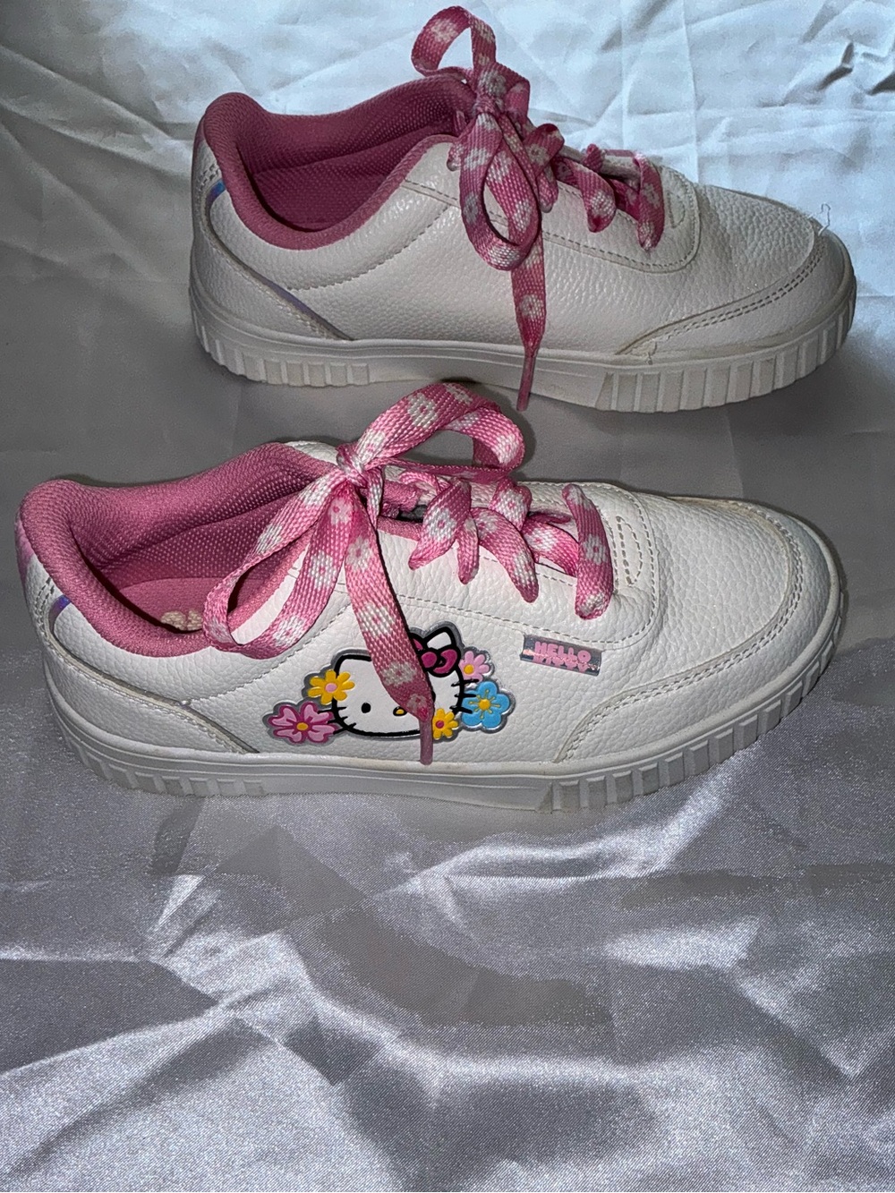 Hello Kitty 🐱 Girls Casual Court Sneakers Size 3 - Picture 10 of 15